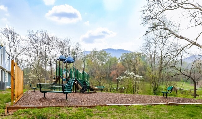 Building Photo - 512 Sycamore Br Rd