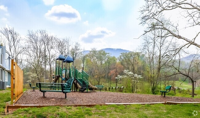 Building Photo - 436 Little Sycamore Ln