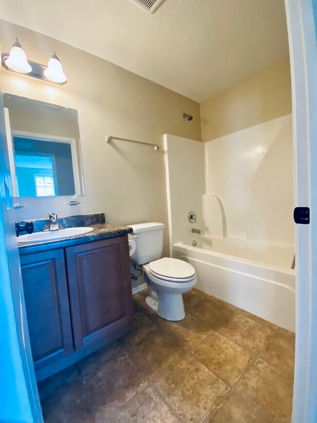 Building Photo - 2224 Janet St