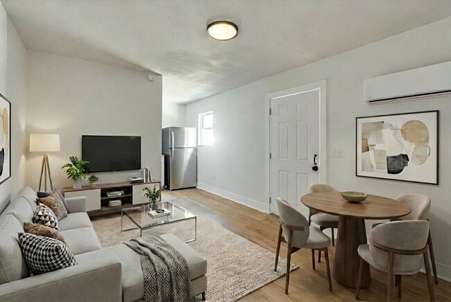 Building Photo - FULLY RENOVATED duplex in East Ridge!