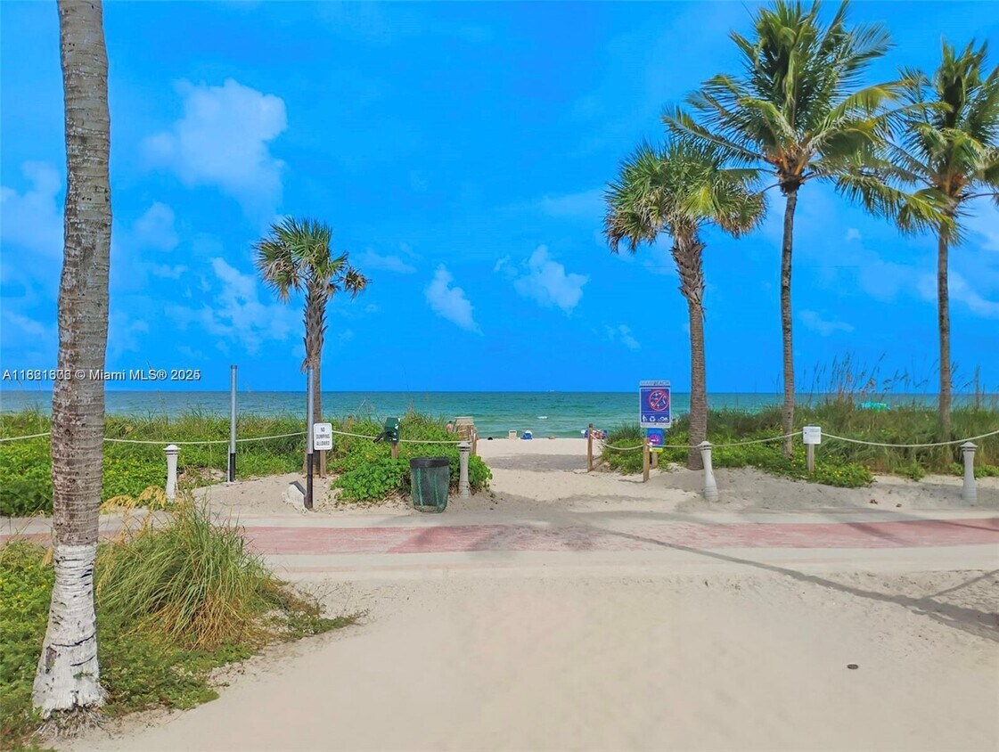 Primary Photo - 5445 Collins Ave