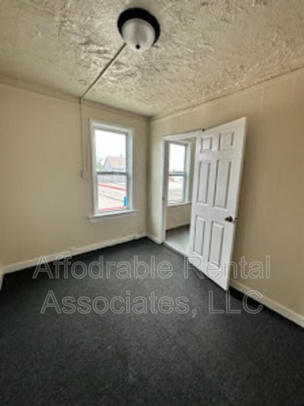 Foto del edificio - 124 W Kassner Pl