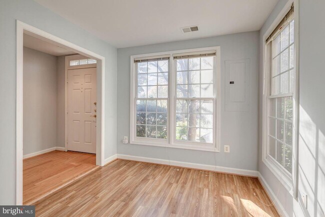 Foto del edificio - 1303 Cameron Hill Ct