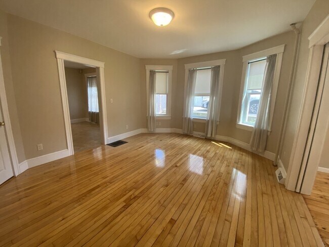 Building Photo - 25 14th Ave