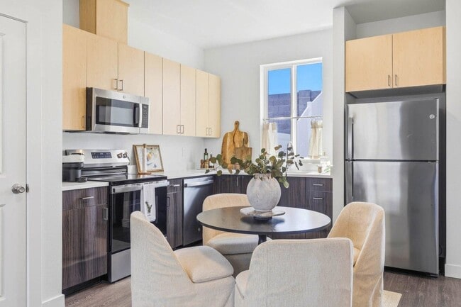 Building Photo - The Ridge Townhomes