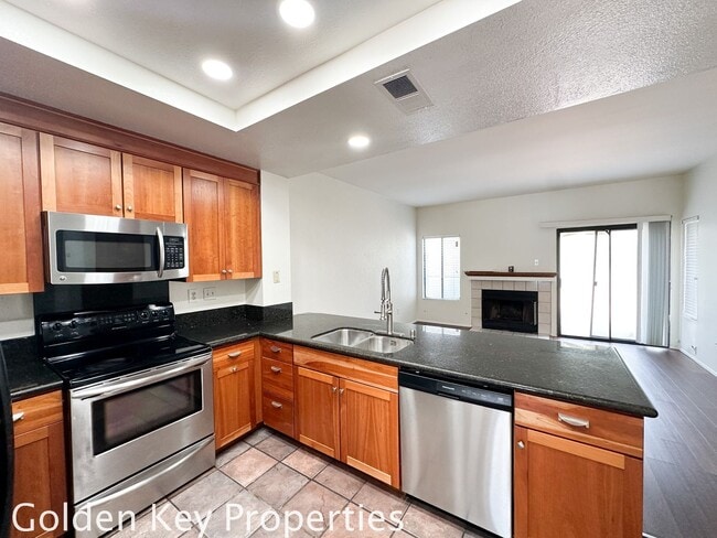 Building Photo - Four-bedroom townhome in The Trails at Cal...