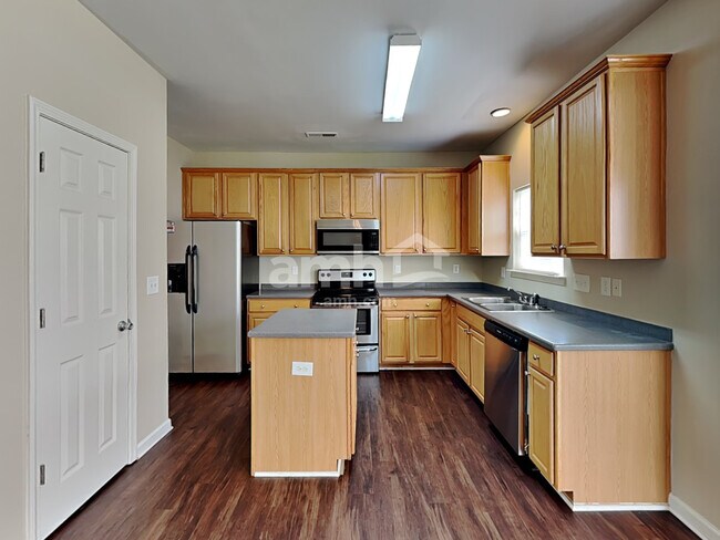 Foto del edificio - 5711 Falkirk Ln