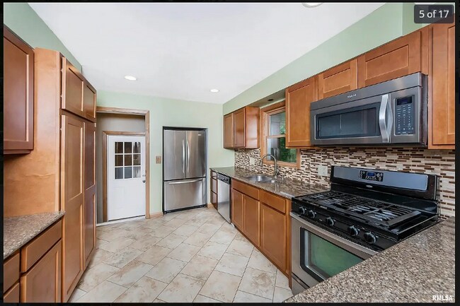 Foto del edificio - 224 Mt Aire Dr