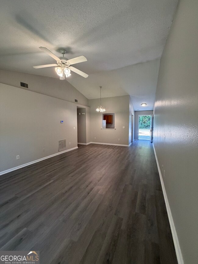 Building Photo - 707 E Lawnwood Ave