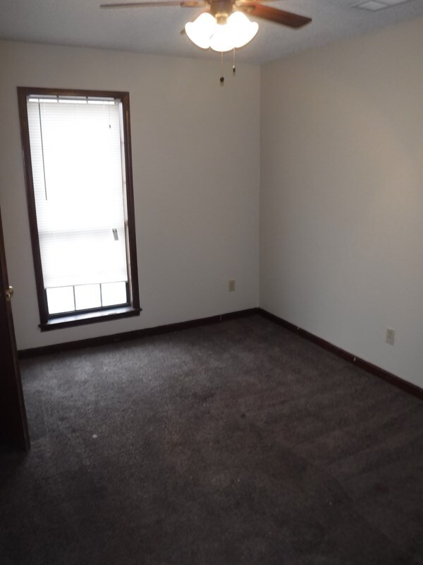 Building Photo - 3917 Lucerne Dr