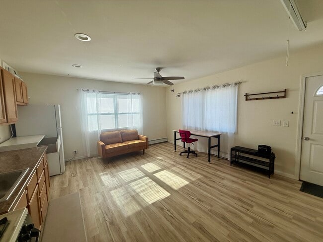 Building Photo - 7215 University Ave