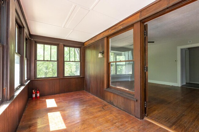 Porch/Entry - 44 S Ritter Ave