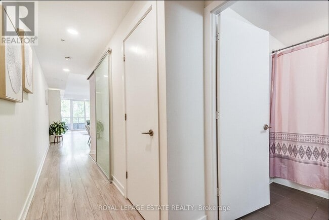 Building Photo - 1960 Queen St E