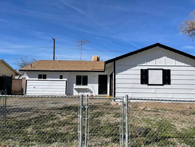 Building Photo - 45409 7th St E