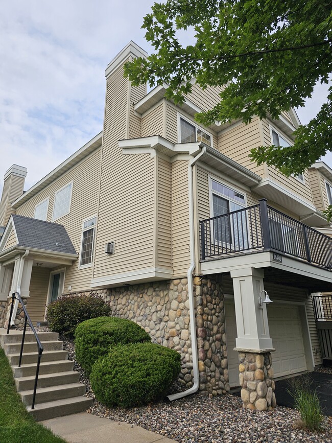 Building Photo - 14480 Sumter Ave
