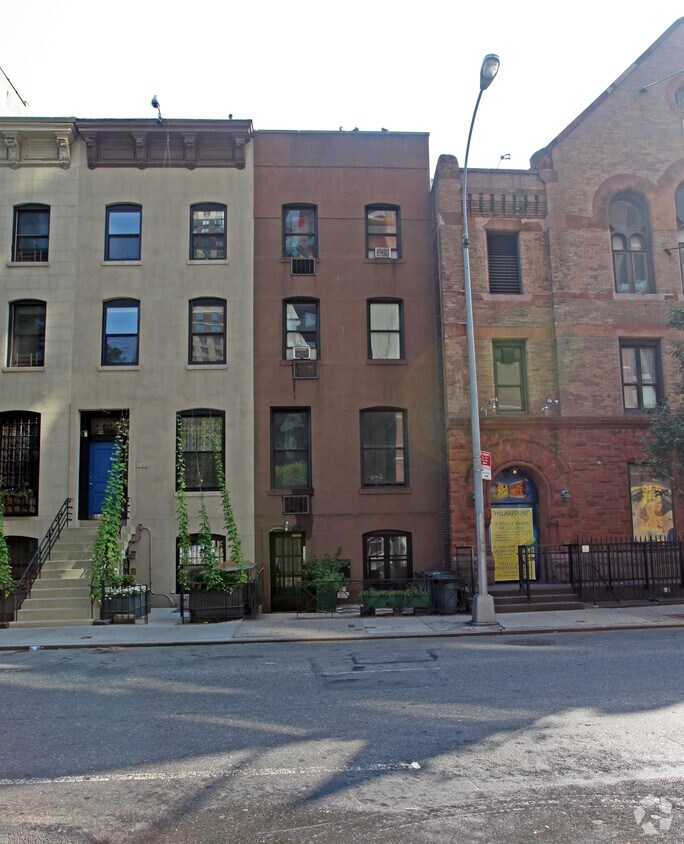 Building Photo - 411 W 43rd St