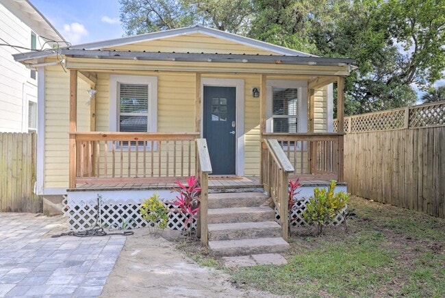 Building Photo - 1 MONTH FREE RENT! Cozy 2 bed 1 bath St. A...