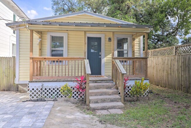 Foto del edificio - 1 MONTH FREE RENT! Cozy 2 bed 1 bath St. A...