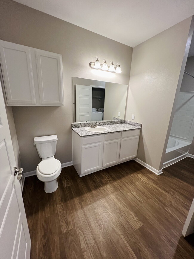 Foto del edificio - 472 Houston Ridge Dr