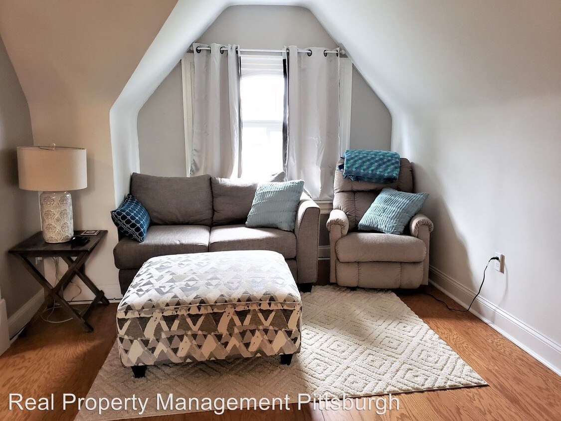 Primary Photo - 729 N St Clair St