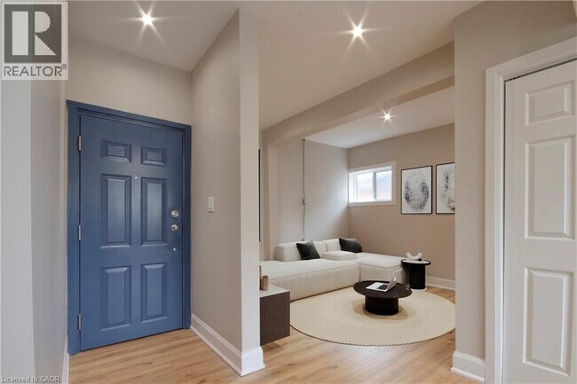 Photo du bâtiment - 540 King St E