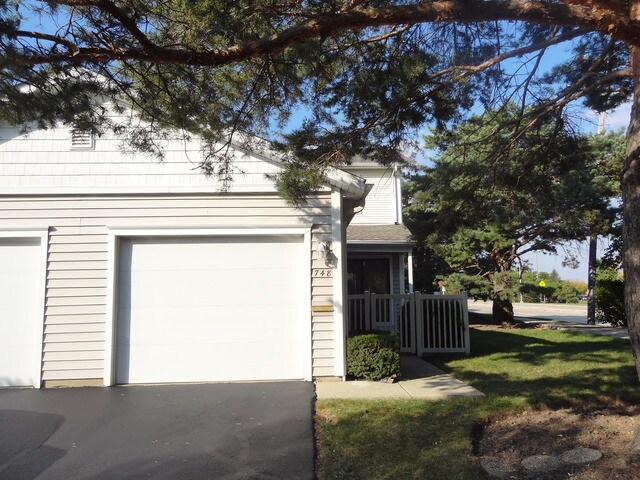 Primary Photo - 748 Cove