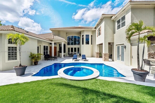 Foto del edificio - 8948 Pinebrook Ct