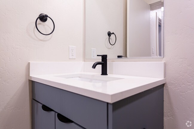 1 HAB, 1 BA: 595 ft² - Century at Sugar House Apartments