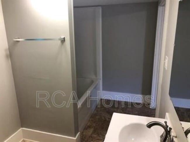 Building Photo - 1011 Dreier Pl
