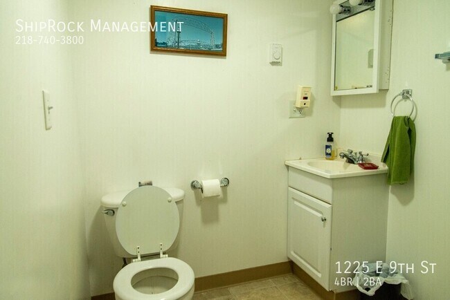 Foto del edificio - 1225 E Ninth St