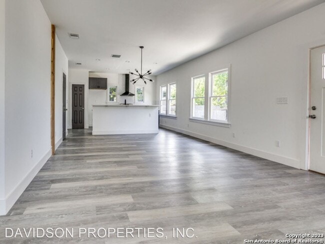 Building Photo - 2 br, 2.5 bath House - 814 Burnet St #3