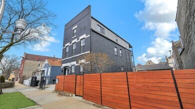 Building Photo - 2704 W 24th Pl