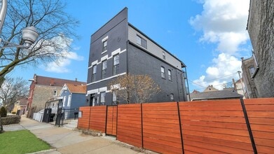 Building Photo - 2704 W 24th Pl