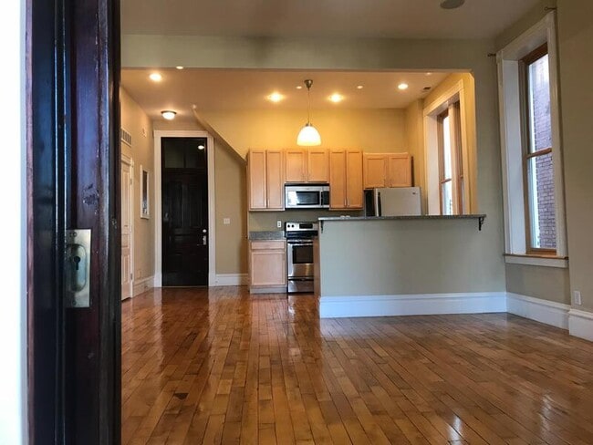 Building Photo - 3409 California Ave - 2F