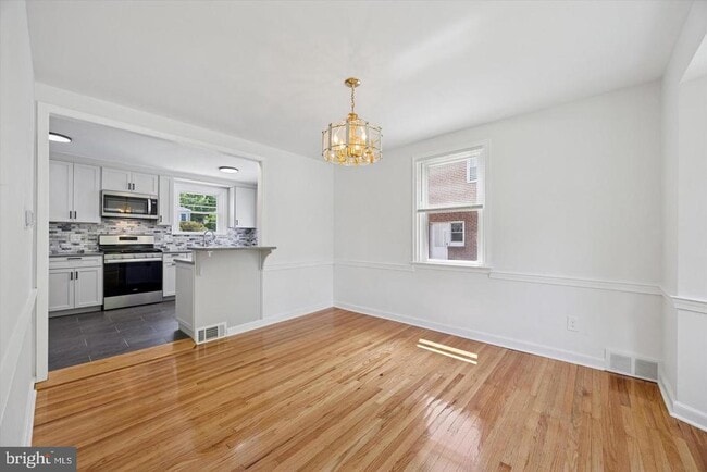 Building Photo - 609 Latham Dr