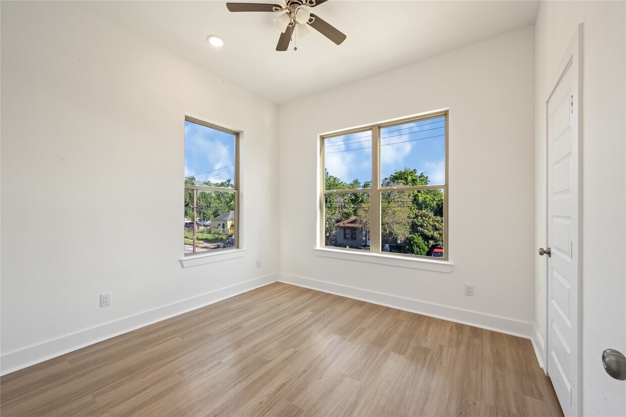 Building Photo - 5623 Eskridge St