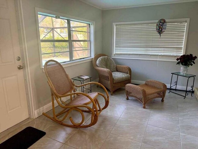 Foto del edificio - 703 Ulrich Rd