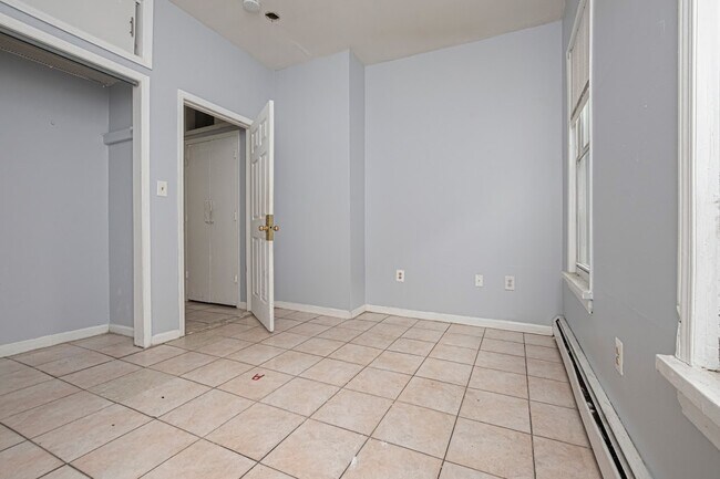 Building Photo - 633 61st St
