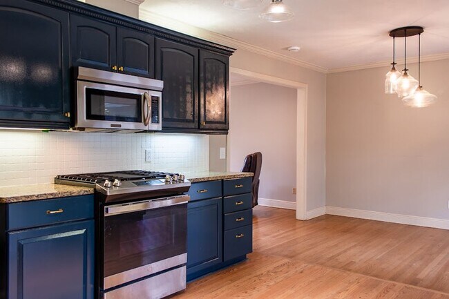 Building Photo - 4/3 For Rent in Northeast Jackson!