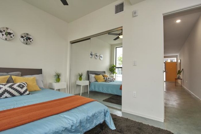 Building Photo - 1 bedroom in Los Angeles CA 90057