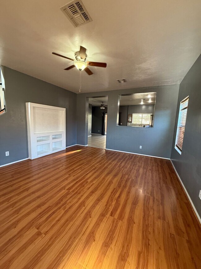 Foto del edificio - Beautiful 3-bed, 2-bath corner lot home in the desirable Riverhaven Community