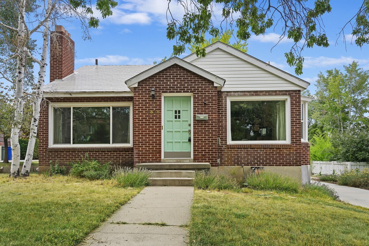 Primary Photo - 2326 Bryan Ave