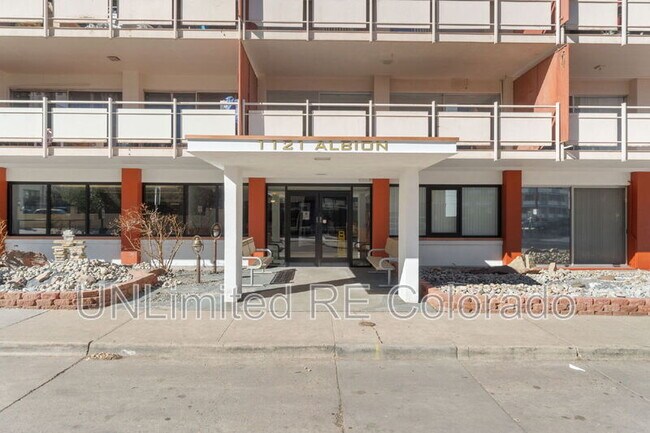 Foto del edificio - 1121 Albion St