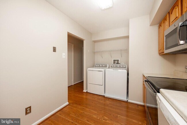 Building Photo - 27 Yorktown Ct
