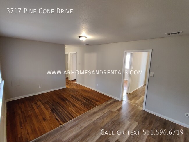 Foto del edificio - 3717 Pine Cone Drive | $1195 | 3 beds, 1.5...