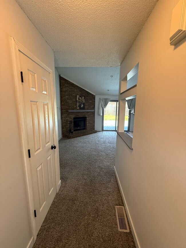 Foto del edificio - 7812 Brookfield Dr