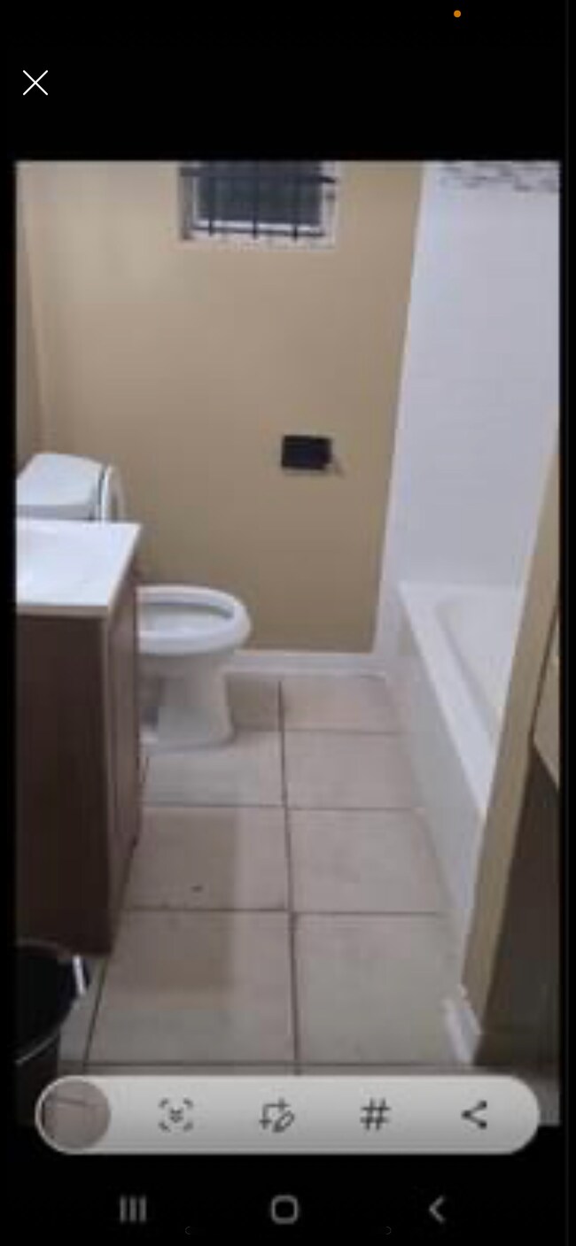 Foto del edificio - 1196 W 30th St