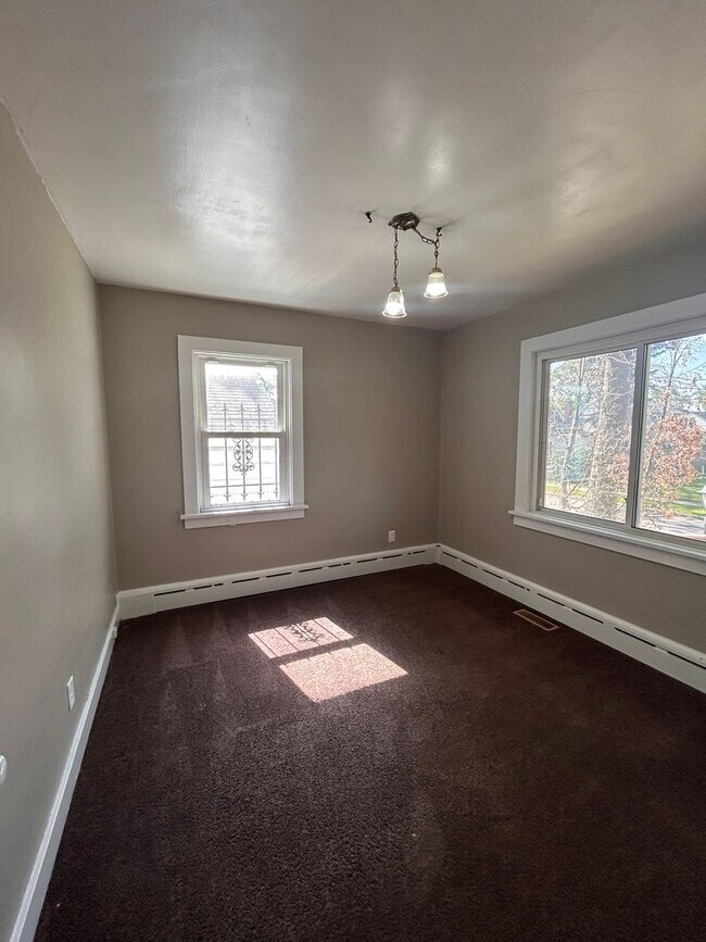 Building Photo - 301 W Foster Pkwy