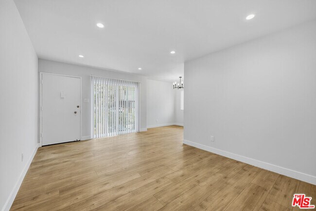 Foto del edificio - 1738 Colby Ave