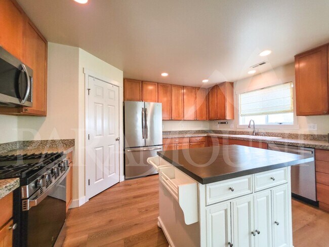 Building Photo - 2163 SW Warbler Way